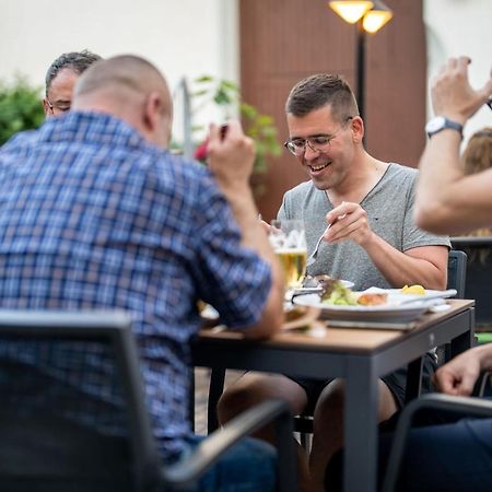Schmölln Hotel Reussischer Hof מראה חיצוני תמונה